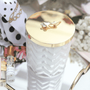 Herringbone Candle With Scarf – White – Lilly Flower Lid