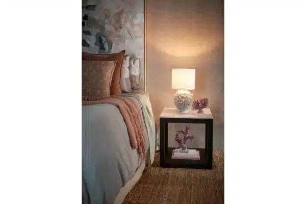 LONDOLOZI CERAMIC TABLE LAMP WITH LINEN SHADE CREAM - Image 4